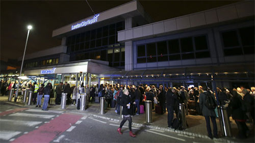 El aeropuerto London City cerrado al tráfico aéreo El aeropuerto de Londres declarado “seguro” tras incidente químico
